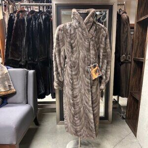 NATURAL MINK DIAMOND BLUE IRIS - WAS 6000 - NOW ONLY 1200 - SIZE M (ALMOST L)